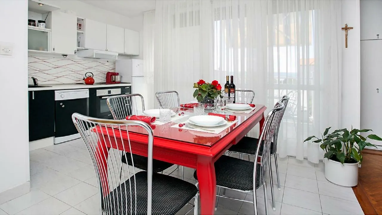 Apartment Milana - Cozy Stay With Free Parking
